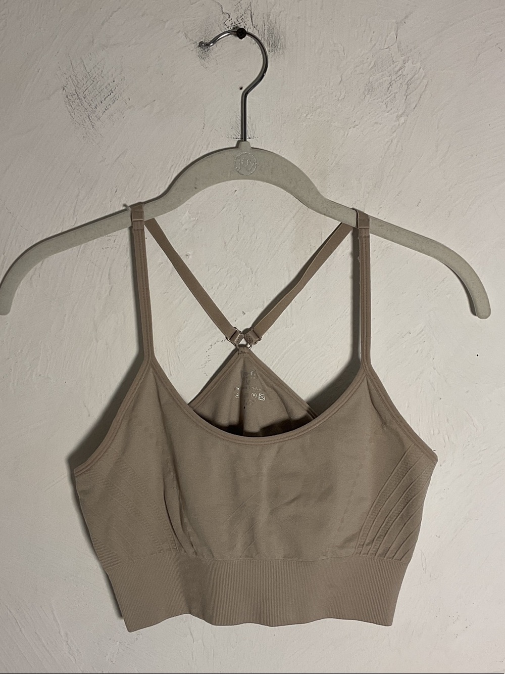 Sale! Pro-Fit Seamless Chevron Knit Strappy Yoga Sports Bra Size M Beige/Tan